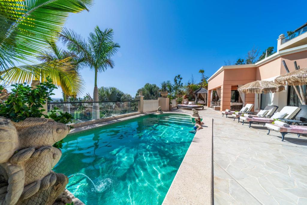 Royal Garden Villas, Luxury Hotel