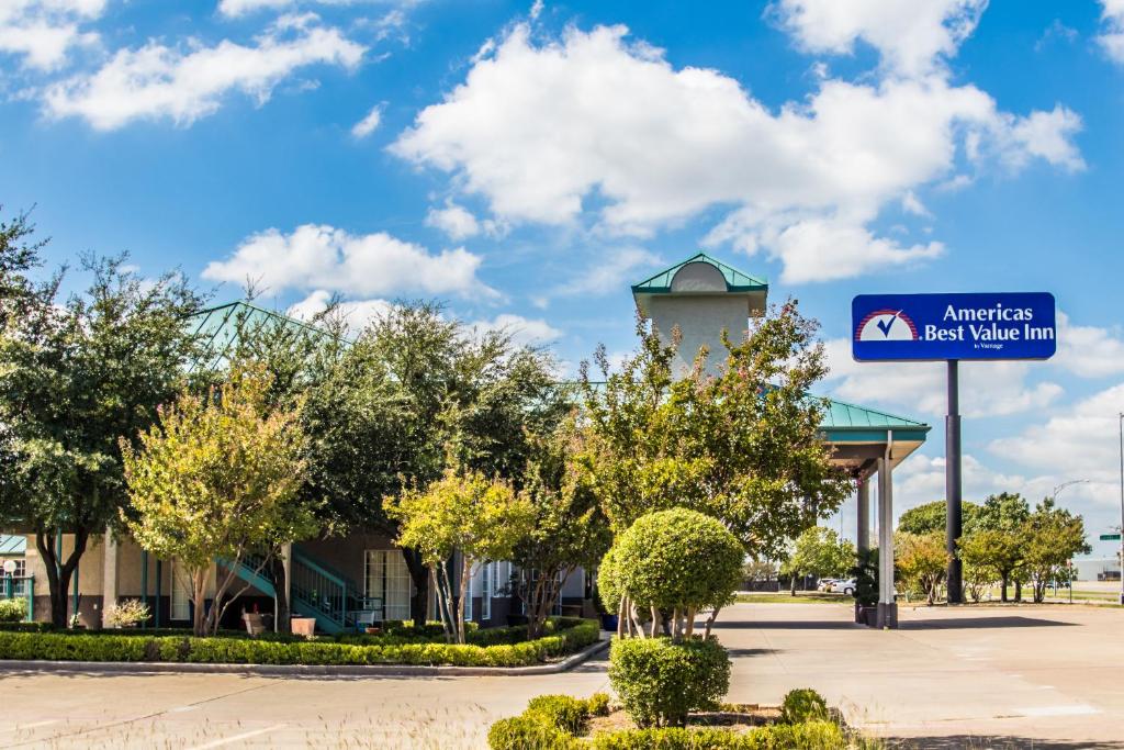 Americas Best Value Inn Ft. Worth image