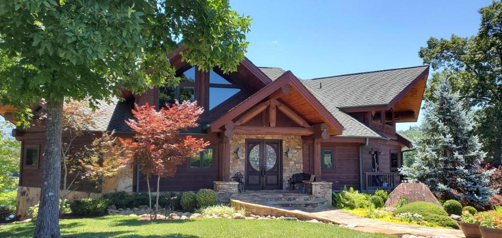 Stonecrest Lodge Lake Front Home with private boat dock photo 1
