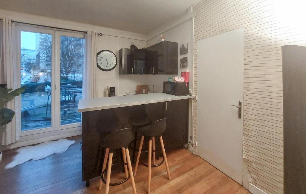 Lovely Home In Joinville-le-pont With Kitchen photo 3