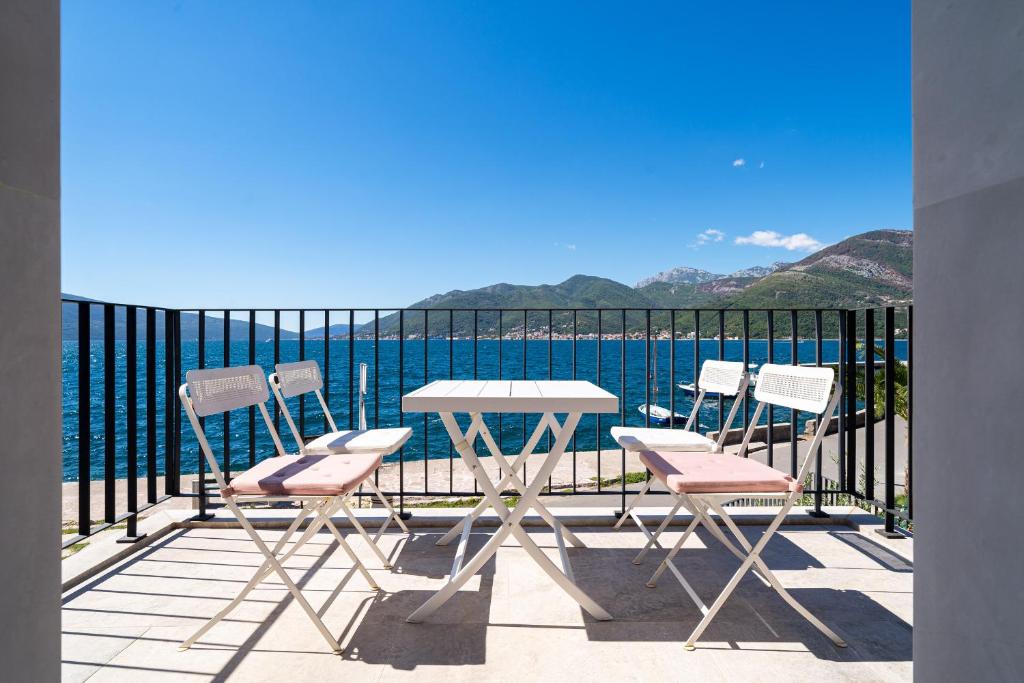 Villa Lastva is a five star seafront luxury villa with privite pool photo 3
