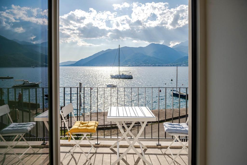 Villa Lastva is a five star seafront luxury villa with privite pool photo 4