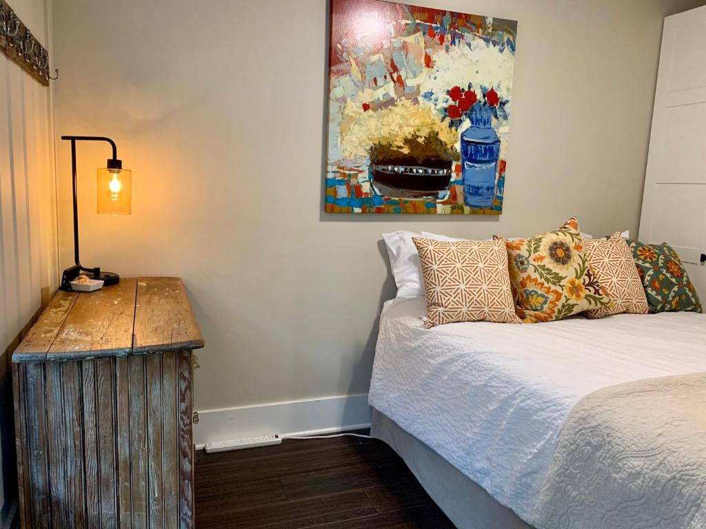 The Chic Guest Retreat in Old Town near CSU! photo 1