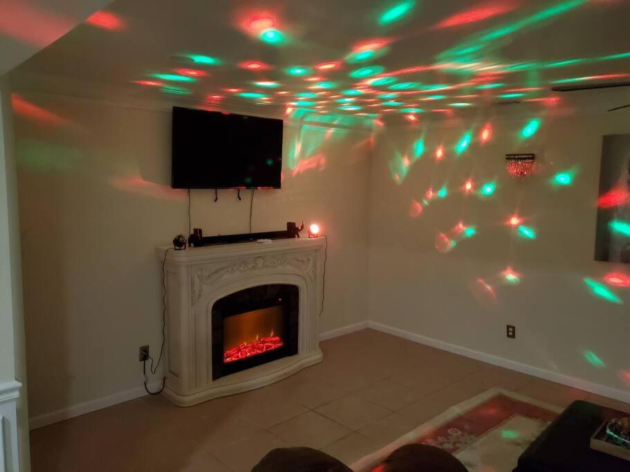 Entire Apartment Suite family singles Couples Nurses bridal and baby showers Mothers Day brunch dinners business meetings photo 4
