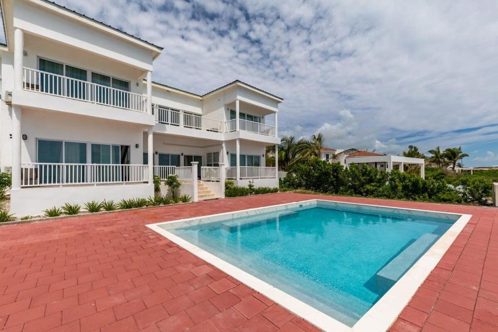 Breathtaking Turtle Tail Drive Oceanfront Villa photo 2