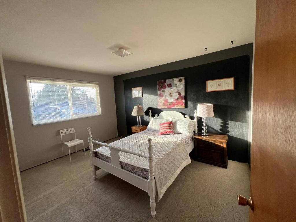 Large Cozy Bedroom Available at Best Price in Delta Surrey photo 1
