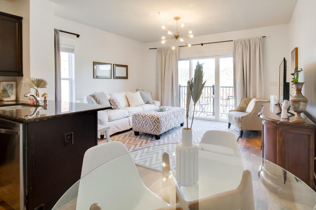 Walkable Lynchburg Condo with Private Balcony