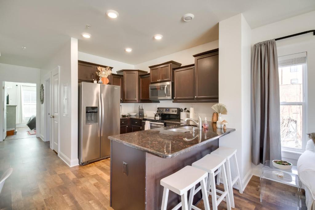 Walkable Lynchburg Condo with Private Balcony photo 1