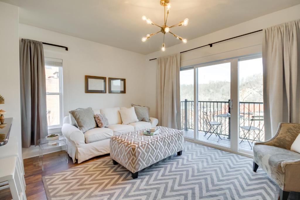 Walkable Lynchburg Condo with Private Balcony photo 3