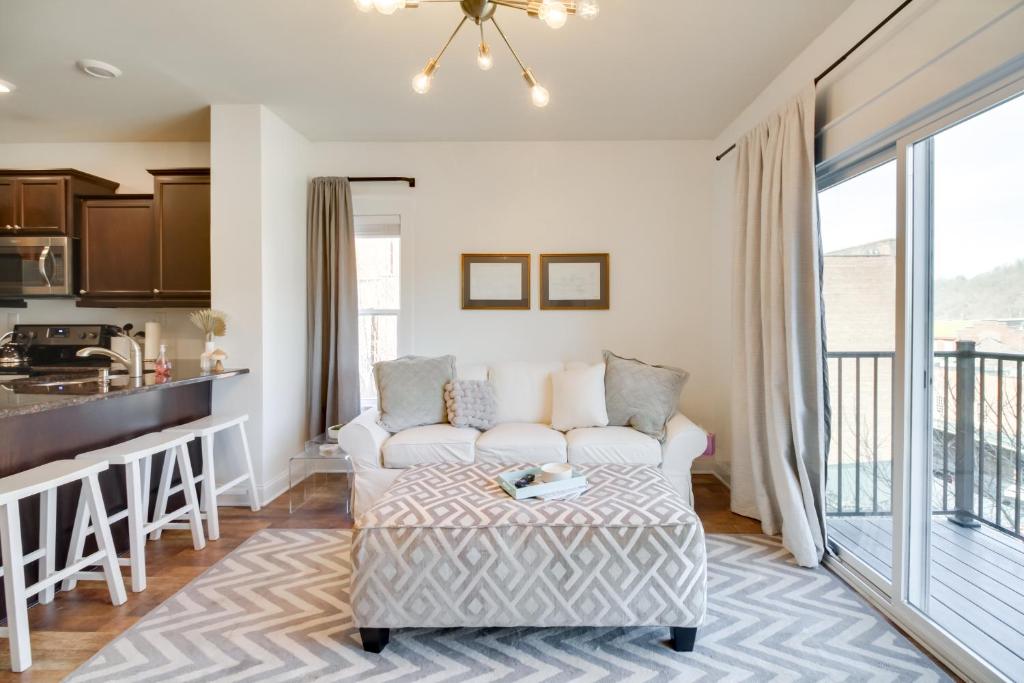 Walkable Lynchburg Condo with Private Balcony photo 4