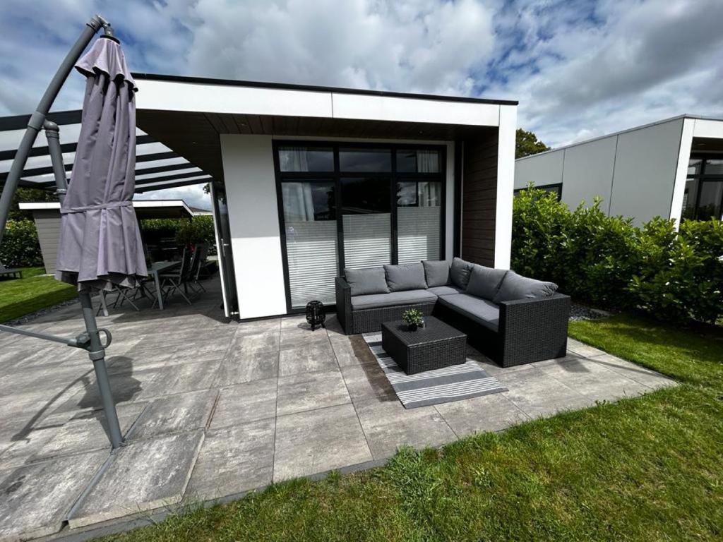 Ferienhaus / Chalet / Bungalow am See, Holland, Niederlande, Lathum photo 2