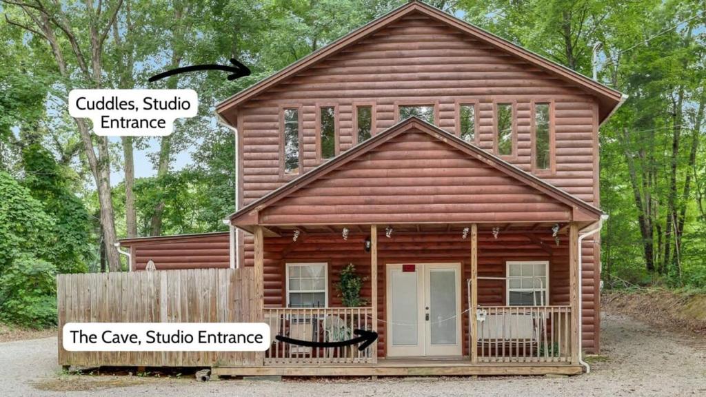 The Cave at Shady Woods - 1 Bedroom Studio - Walk to Downtown! photo 1