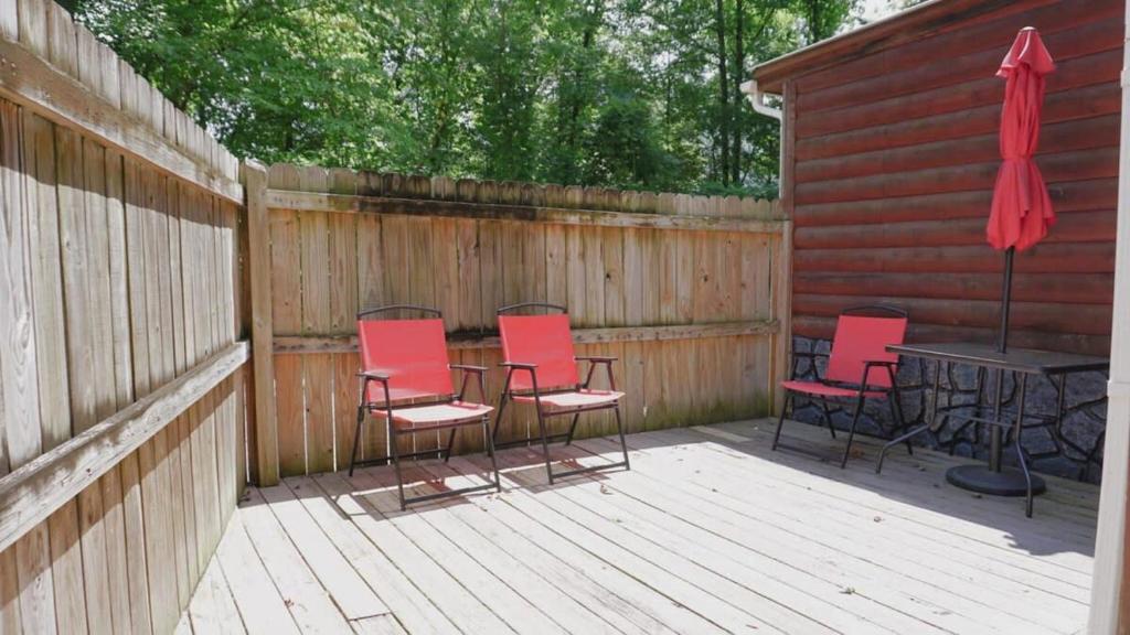 The Cave at Shady Woods - 1 Bedroom Studio - Walk to Downtown! photo 4
