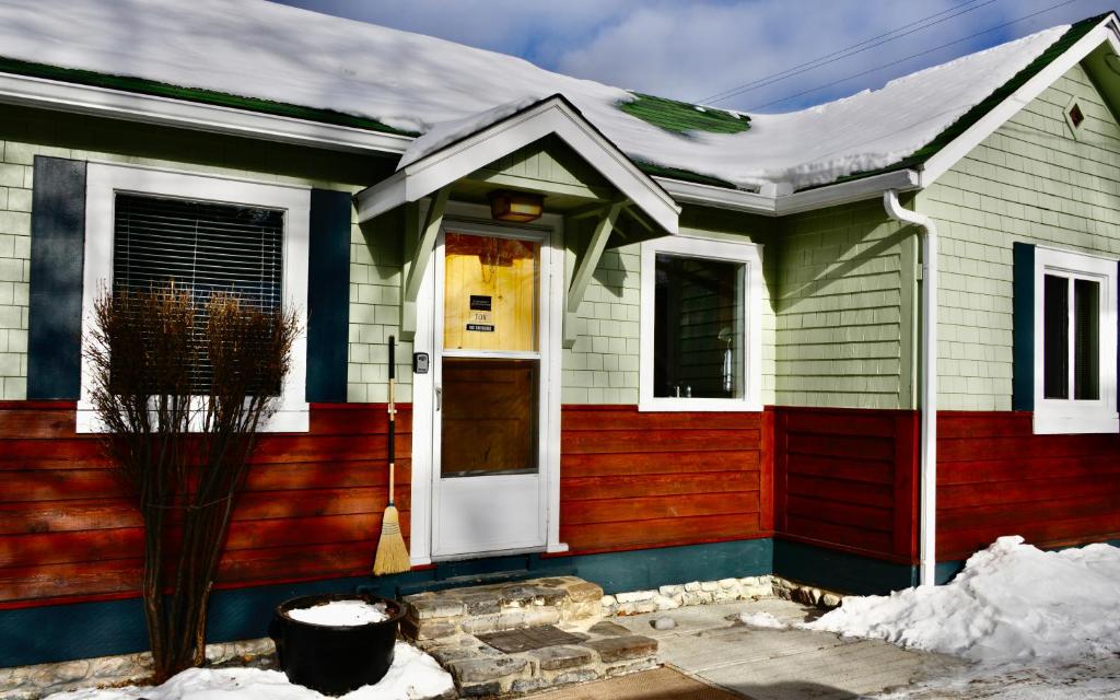 Banff Beaver Cabins photo 3