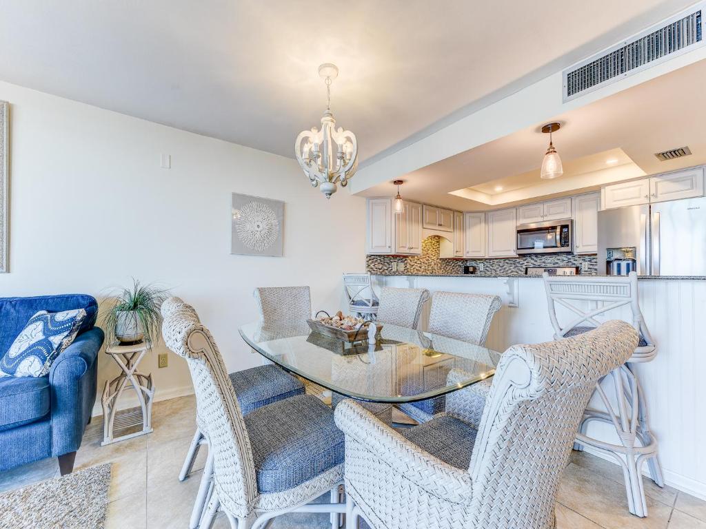 Sand Dollar II 207, 3 Bedrooms, Sleeps 6, Beach Front Pool, WiFi photo 4