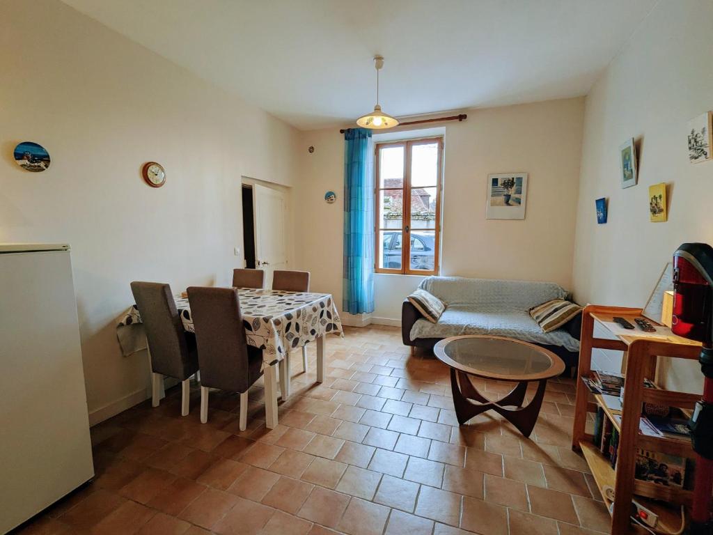 Gîte Le Menoux, 3 pièces, 4 personnes - FR-1-591-577 photo 2