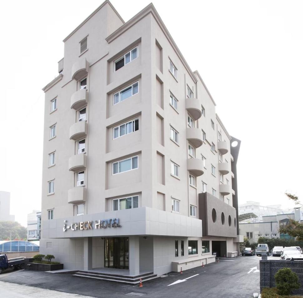 I-check Hyunjin Hotel photo 1