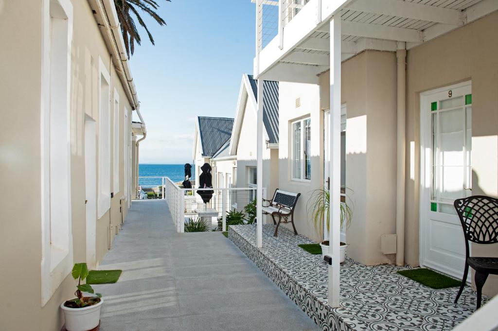 Boulders Beach Hotel, Cafe and Curio shop photo 1