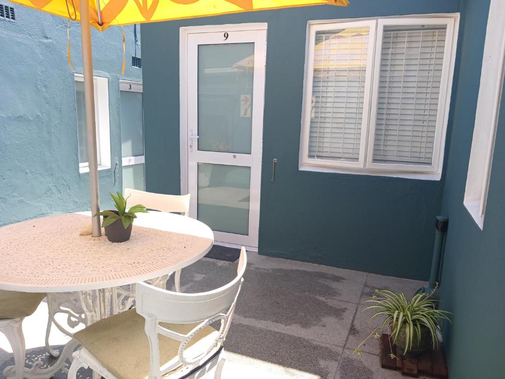 Boulders Beach Hotel, Cafe and Curio shop photo 2