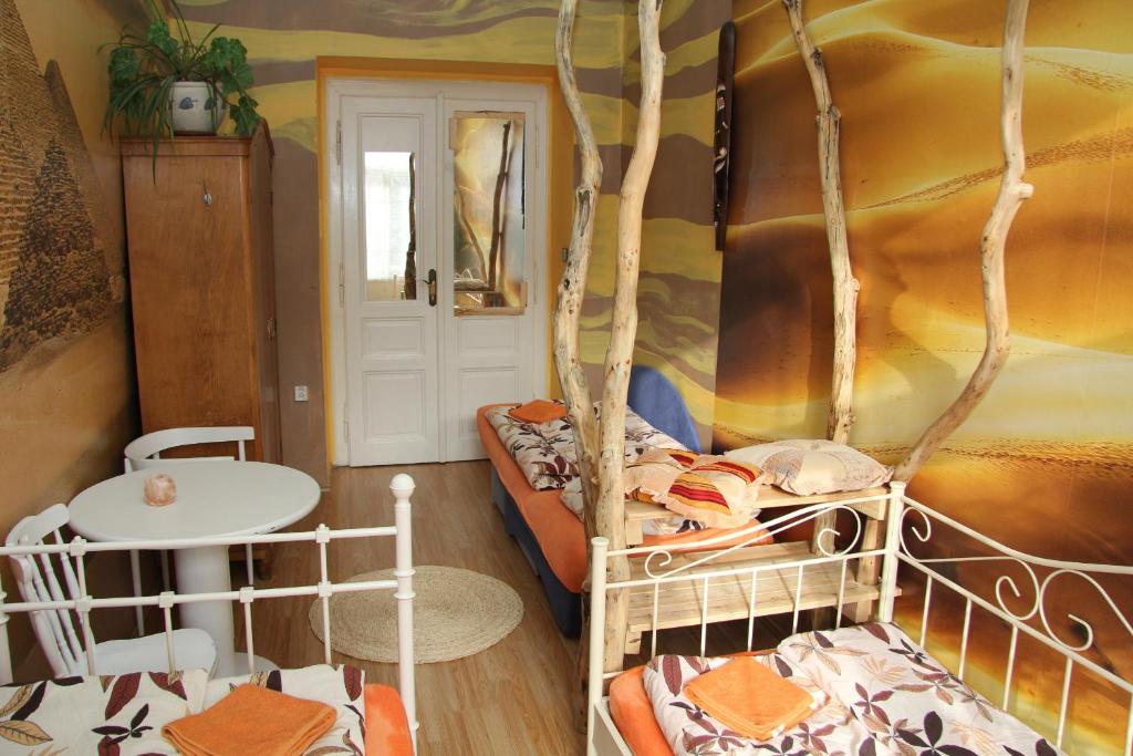 Номер (Односпальная кровать в общем номере), Artharmony Pension & Hostel
