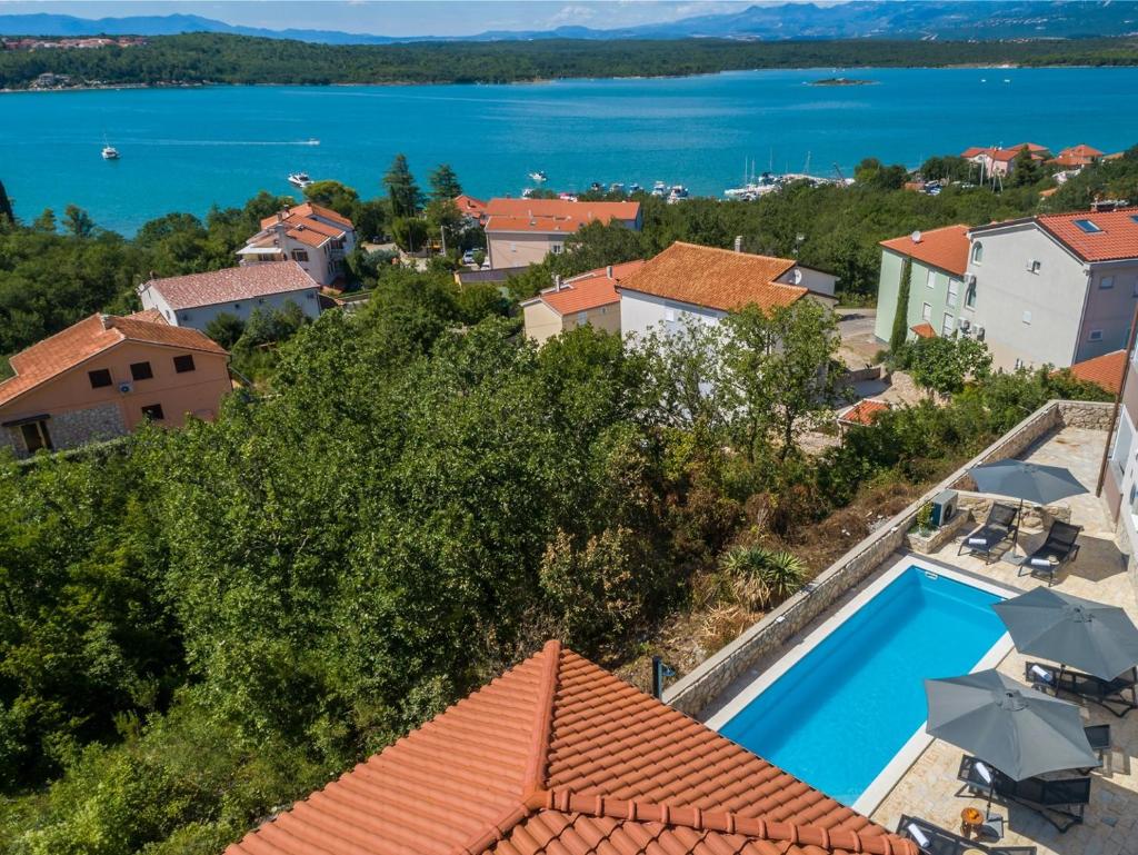 House CAPRI with heated pool and sea view photo 1