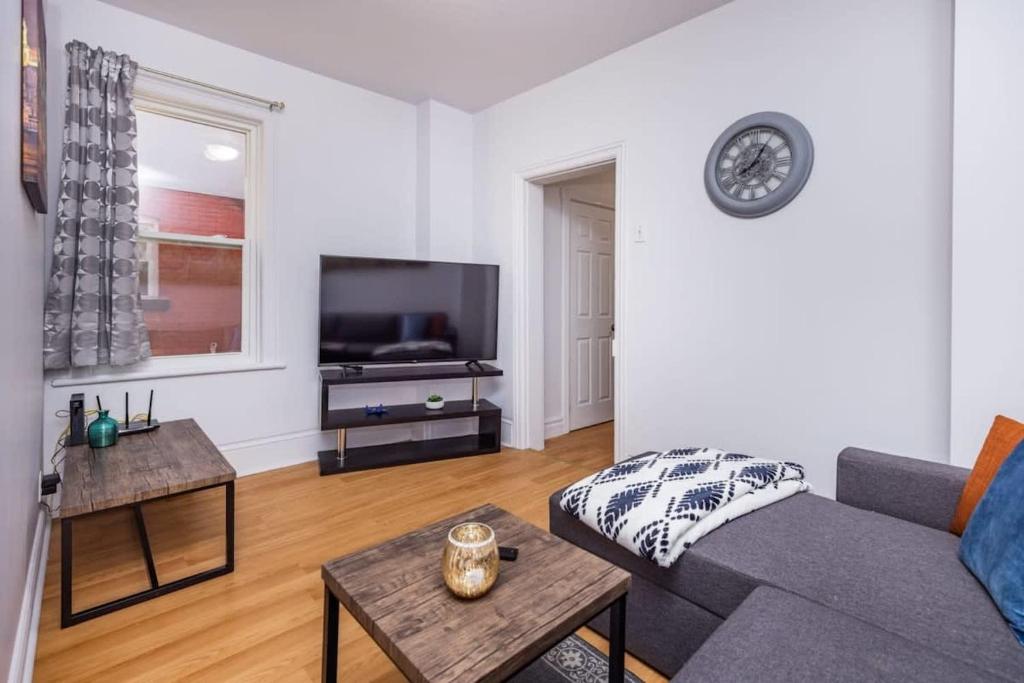 Pet-friendly Apartment - Steps to University photo 1