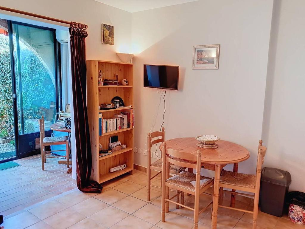 Appartement Bormes-les-Mimosas, 2 pièces, 4 personnes - FR-1-610-97 photo 1