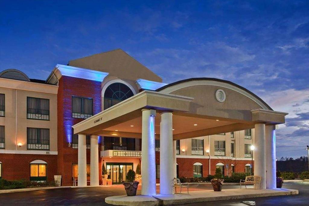 Baymont by Wyndham Bessemer image