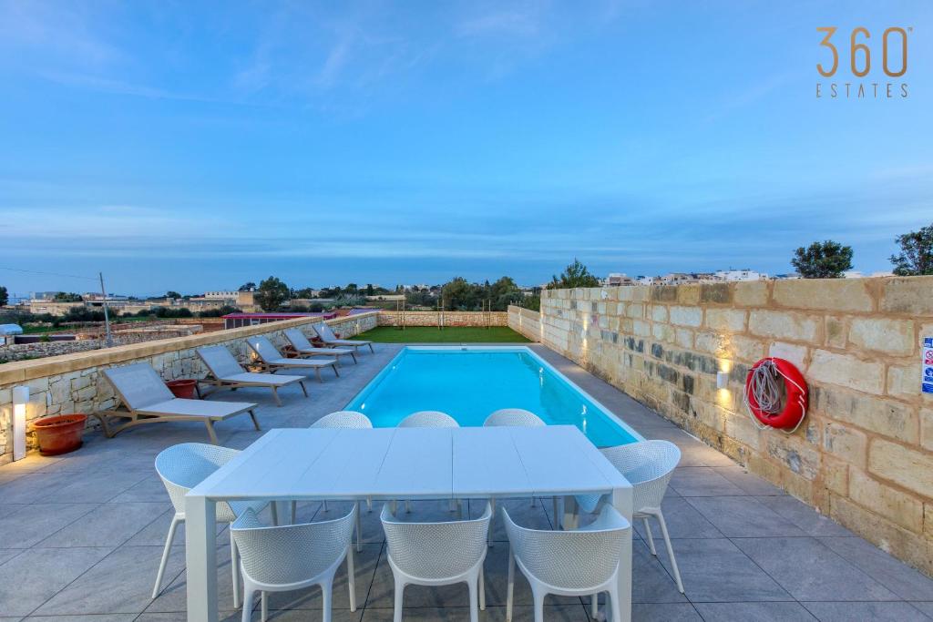 LUX Villa with Private Pool, BBQ & Rooftop Oasis by 360 Estates photo 2