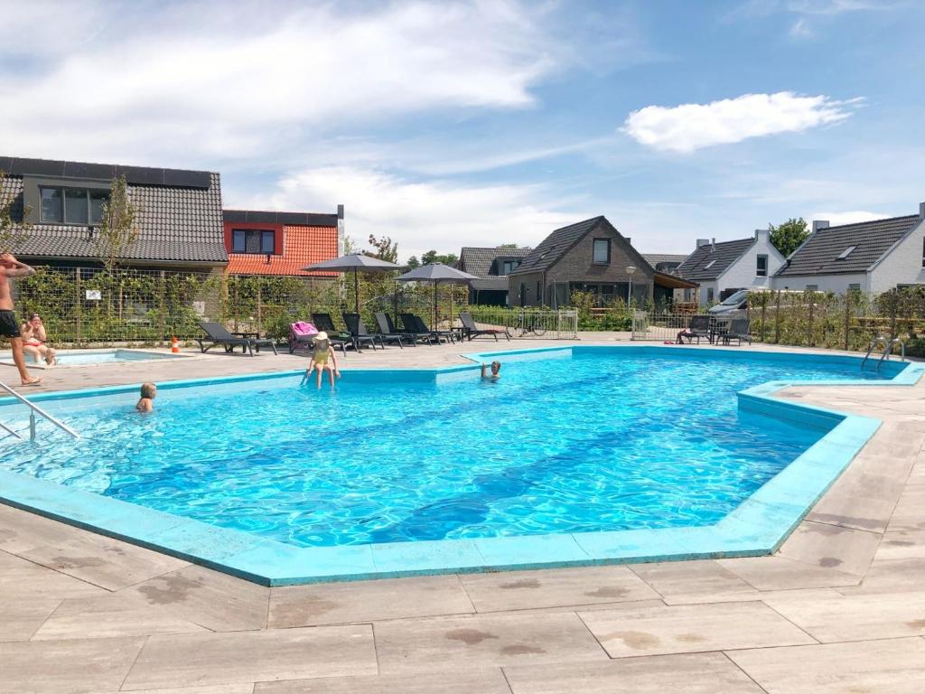 Bungalow 70 op Recreatiepark De Wielen photo 3