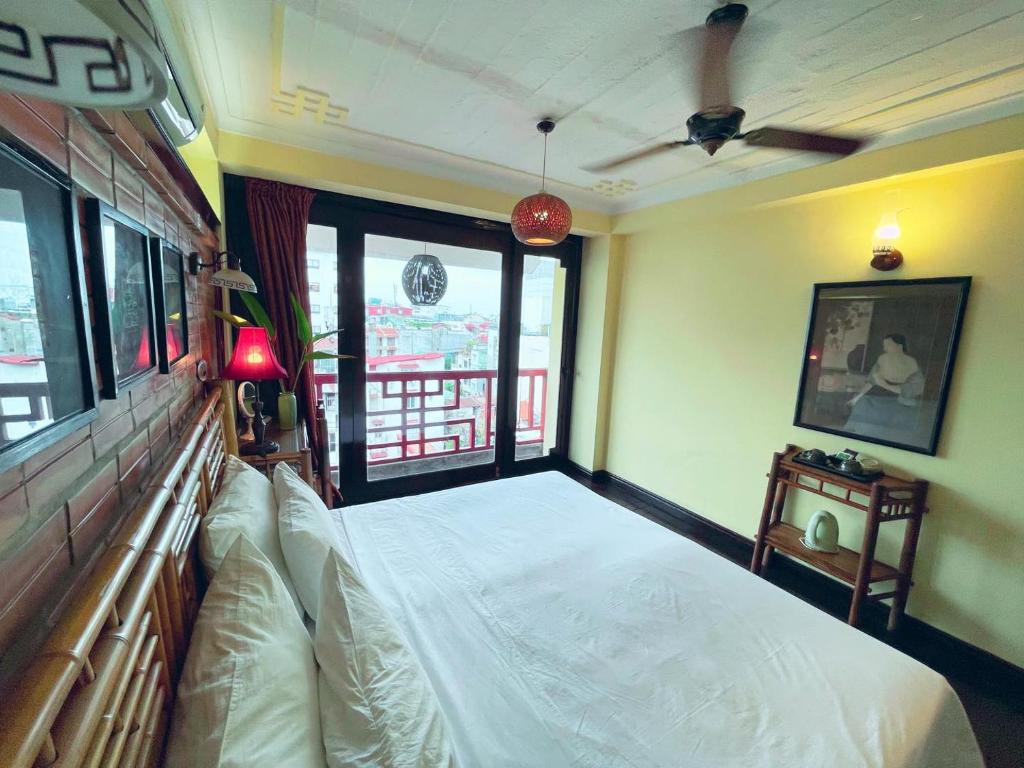 May - Maison De Charme LP