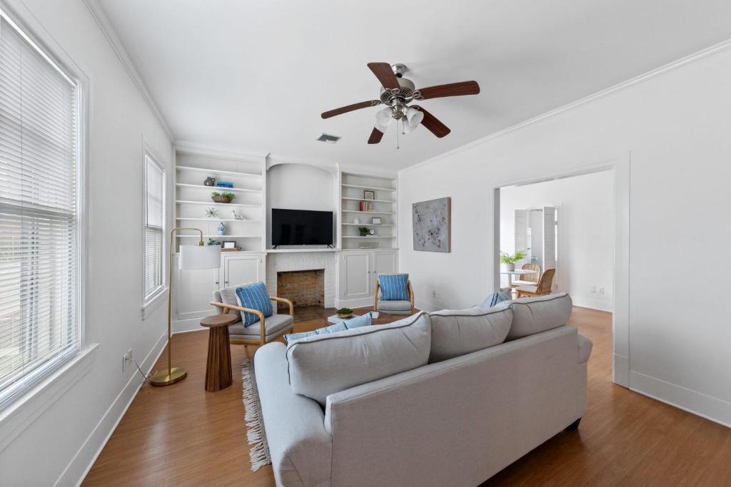 Historic Home w a Fresh Look - Downtown photo 1