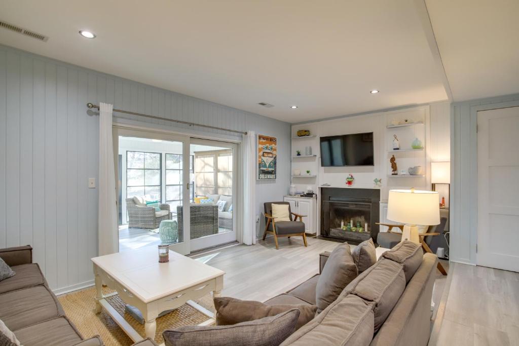 Townhome with Screened Porch 1 Mi to Bethany Beach! photo 2