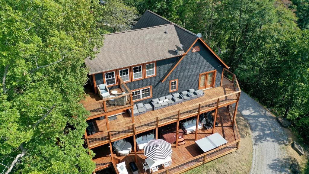 The Triple L Luxury Lakefront Lodge with Private Dock photo 2