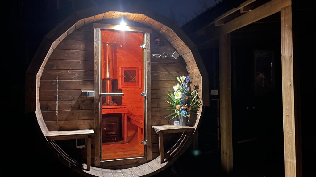 Familyfriendly-modern, in the fishingtown Stamsund, with Sauna and Jacuzzi photo 4