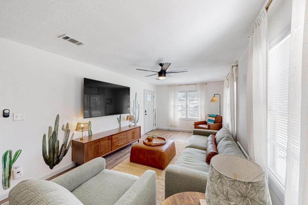 Bay City Bungalow photo 1