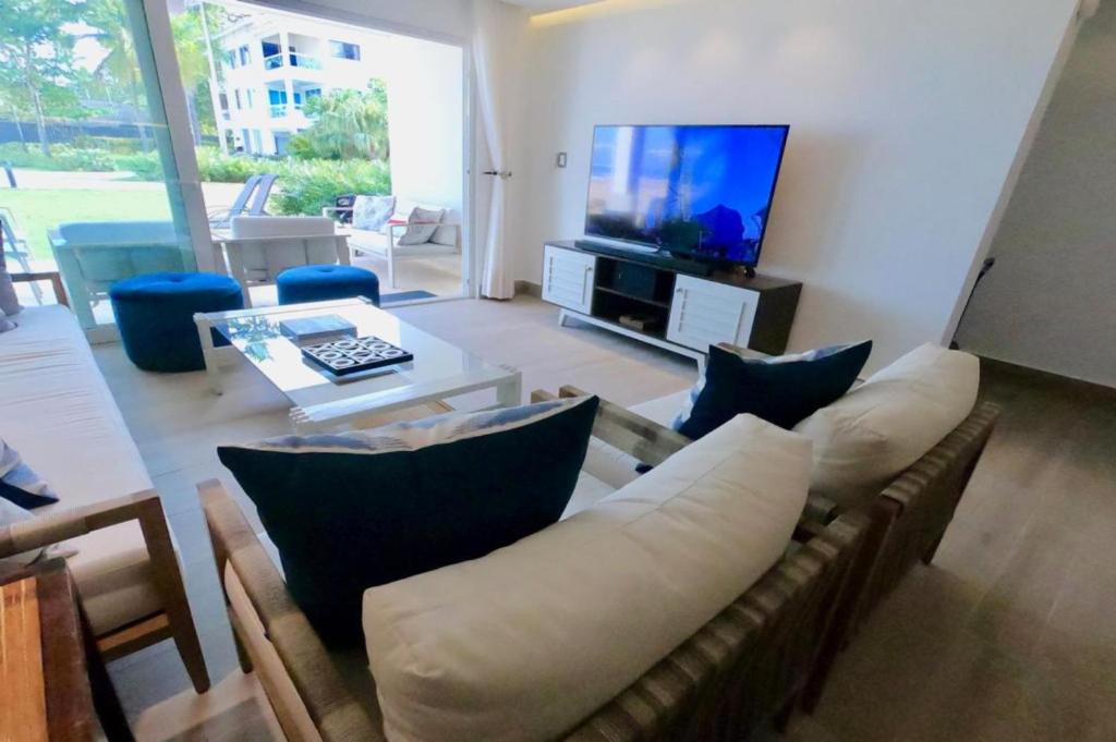 Beach front apartment at emotions photo 2