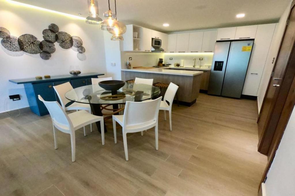 Beach front apartment at emotions photo 4