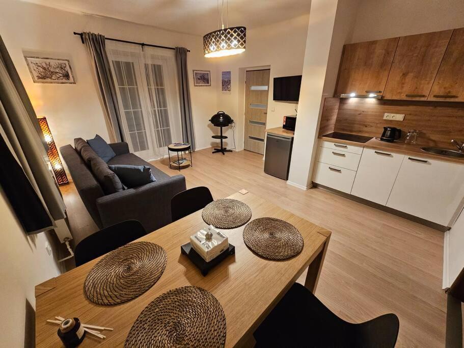 Apartmán 2 s krytou terasou a grillem Mladé Buky photo 2