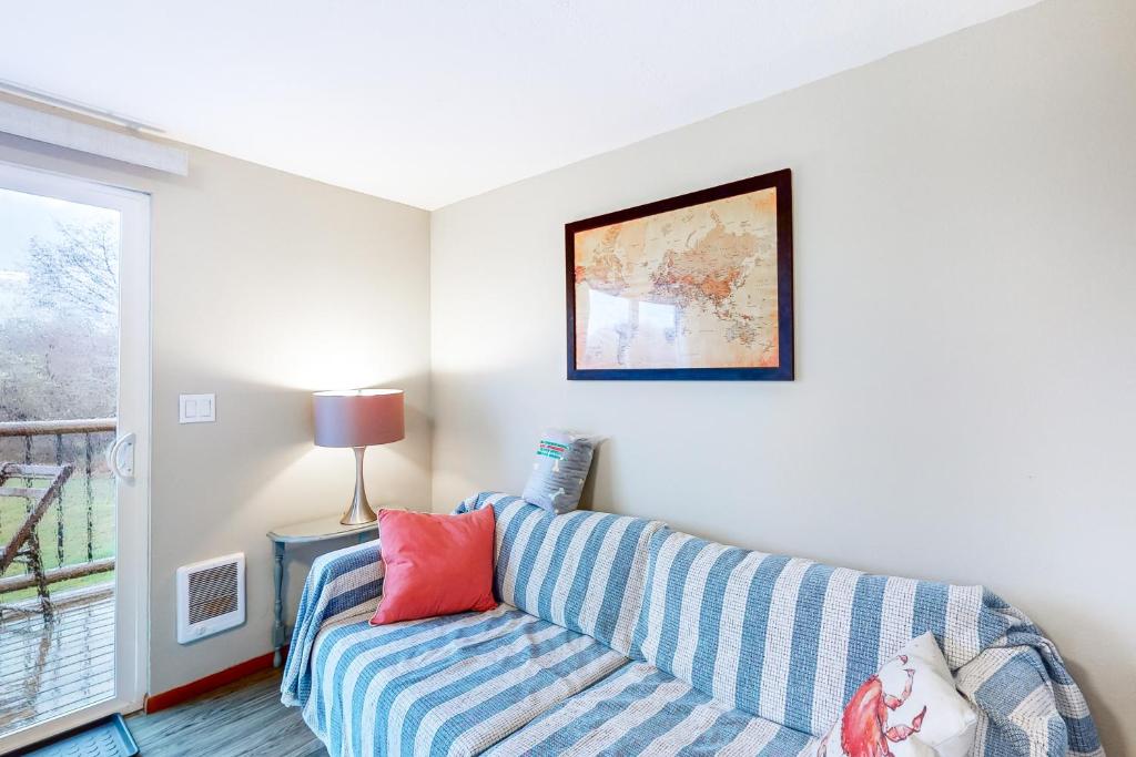 Breakwater Inn - Mastodon Cottage #G photo 2
