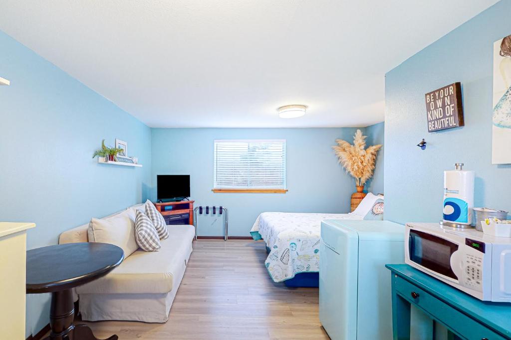 Breakwater Inn - Towhee Cottage #F photo 1
