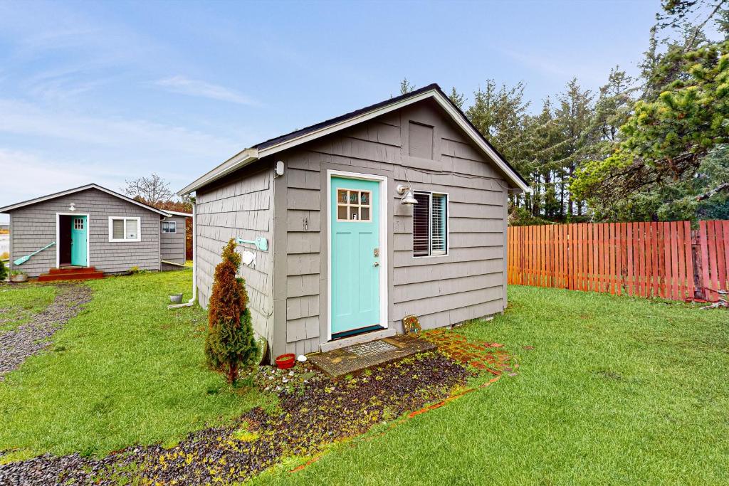 Breakwater Inn - Towhee Cottage #F