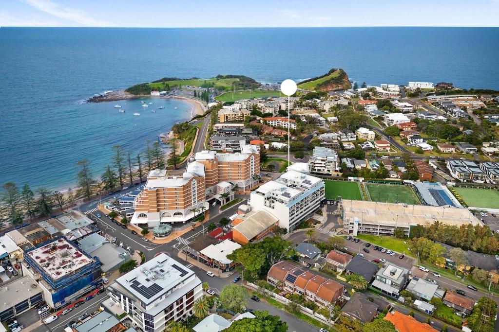 Modern & Cozy Unit Just Steps from Terrigal Beach photo 1