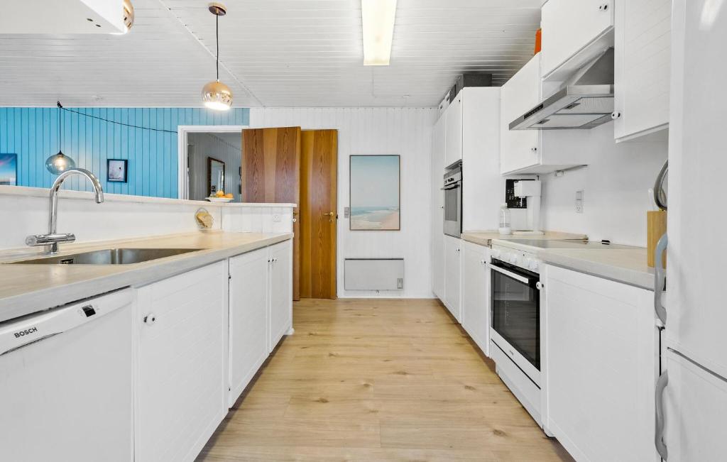 Amazing Home In Fllenslev With Kitchen photo 2