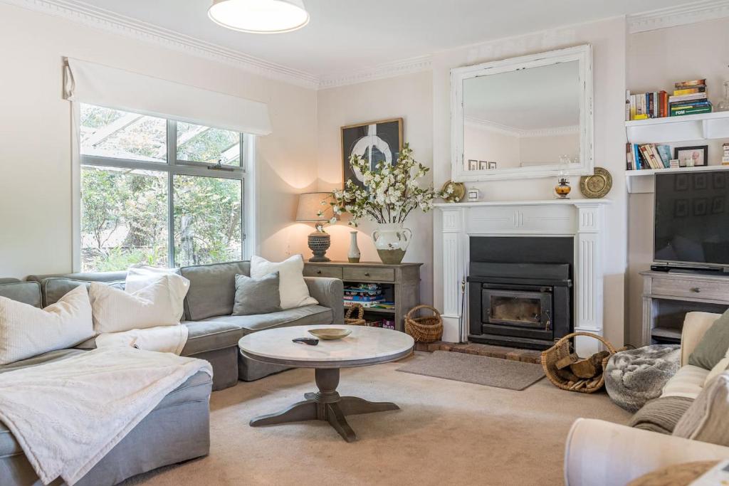 'Ardbrae' Countryside Tranquility with a Charming Cottage