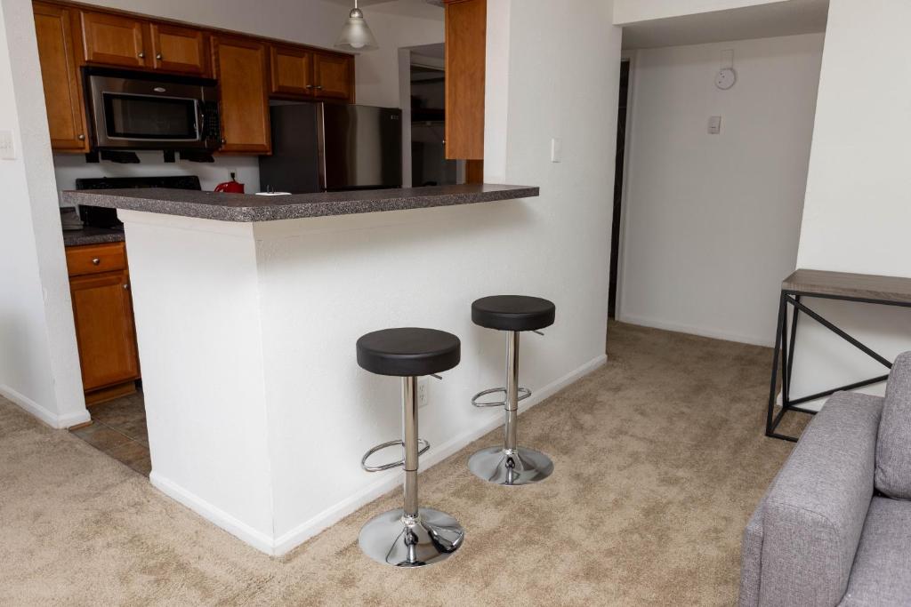 Corporate & Modern 2br Suite I Parking I Wyndham photo 1