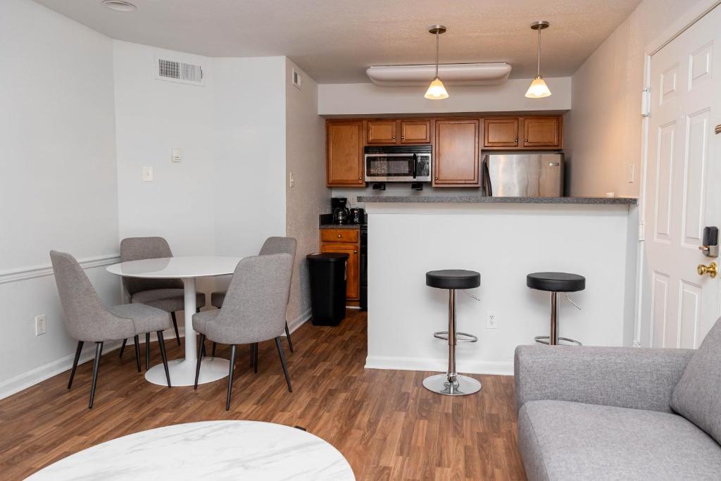 Corporate & Modern 1br Suite I Parking I Wyndham photo 2