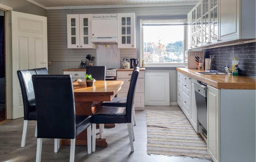 Awesome Apartment In ysleb With House Sea View photo 3