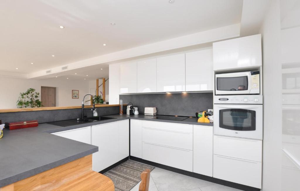 Stunning Home In Vence With Kitchen photo 1