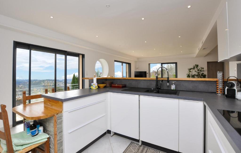 Stunning Home In Vence With Kitchen photo 2